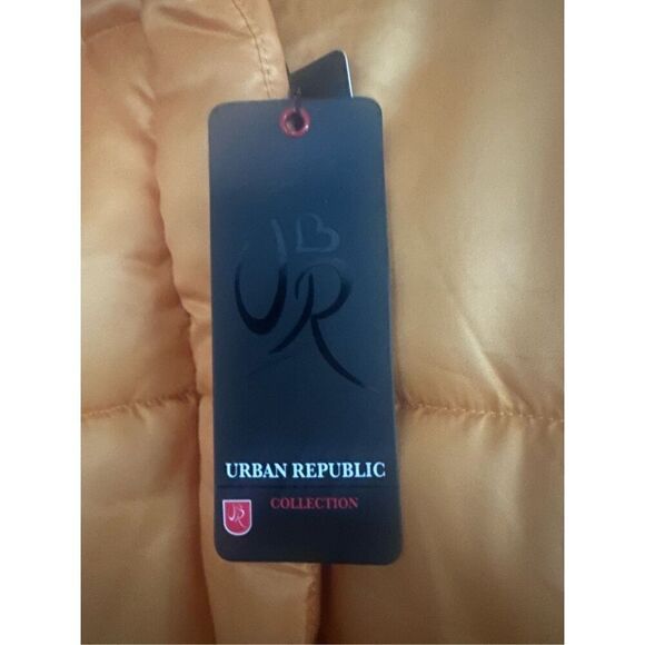 URBAN REPUBLIC Juniors yellow size medium Puffer coat Jacket - Picture 7 of 10